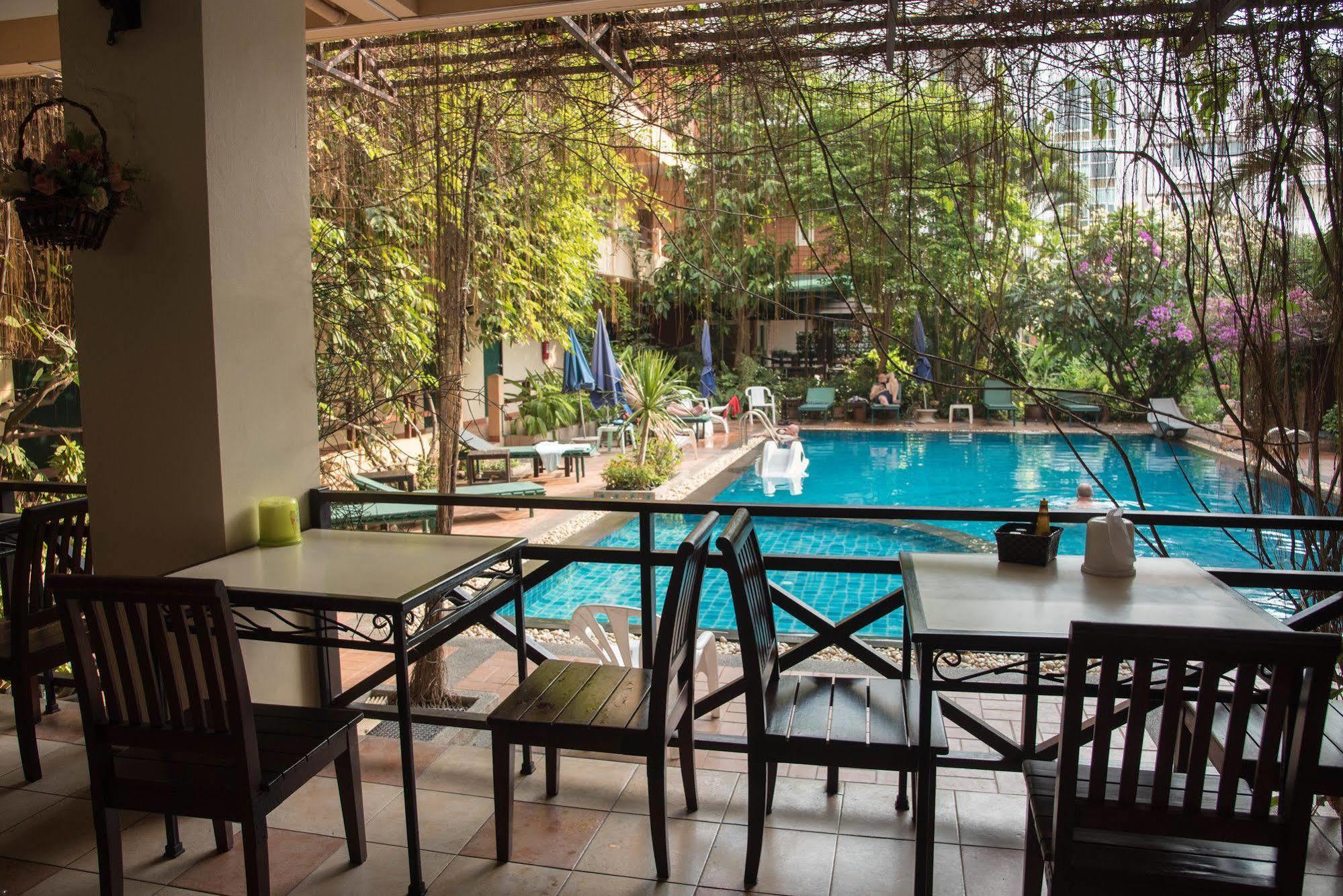 Opey De Place Pattaya Exterior photo