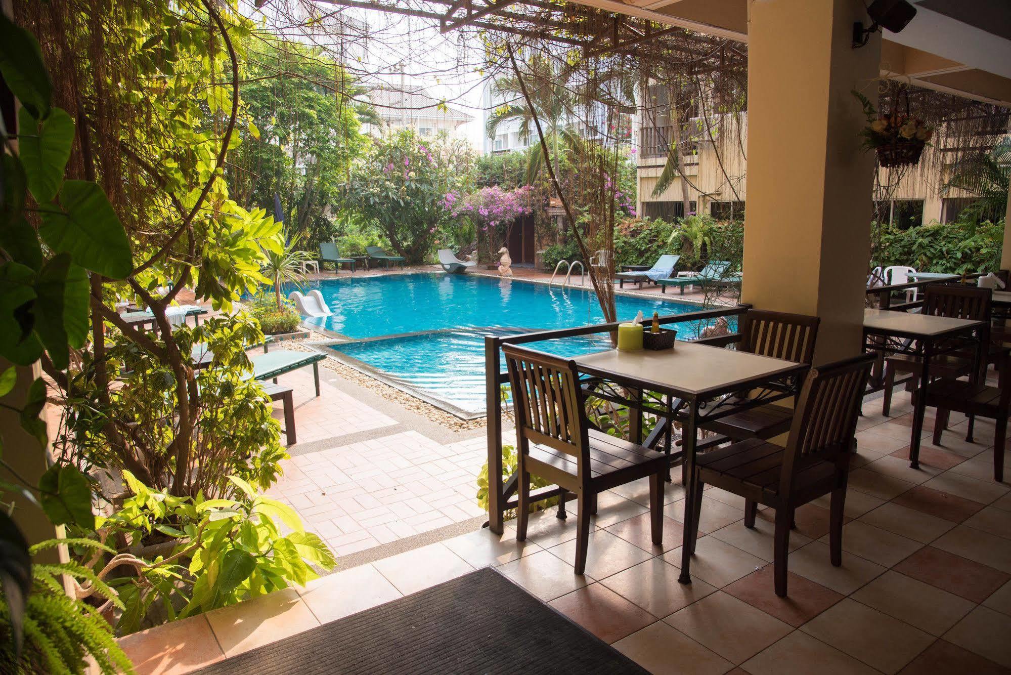 Opey De Place Pattaya Exterior photo