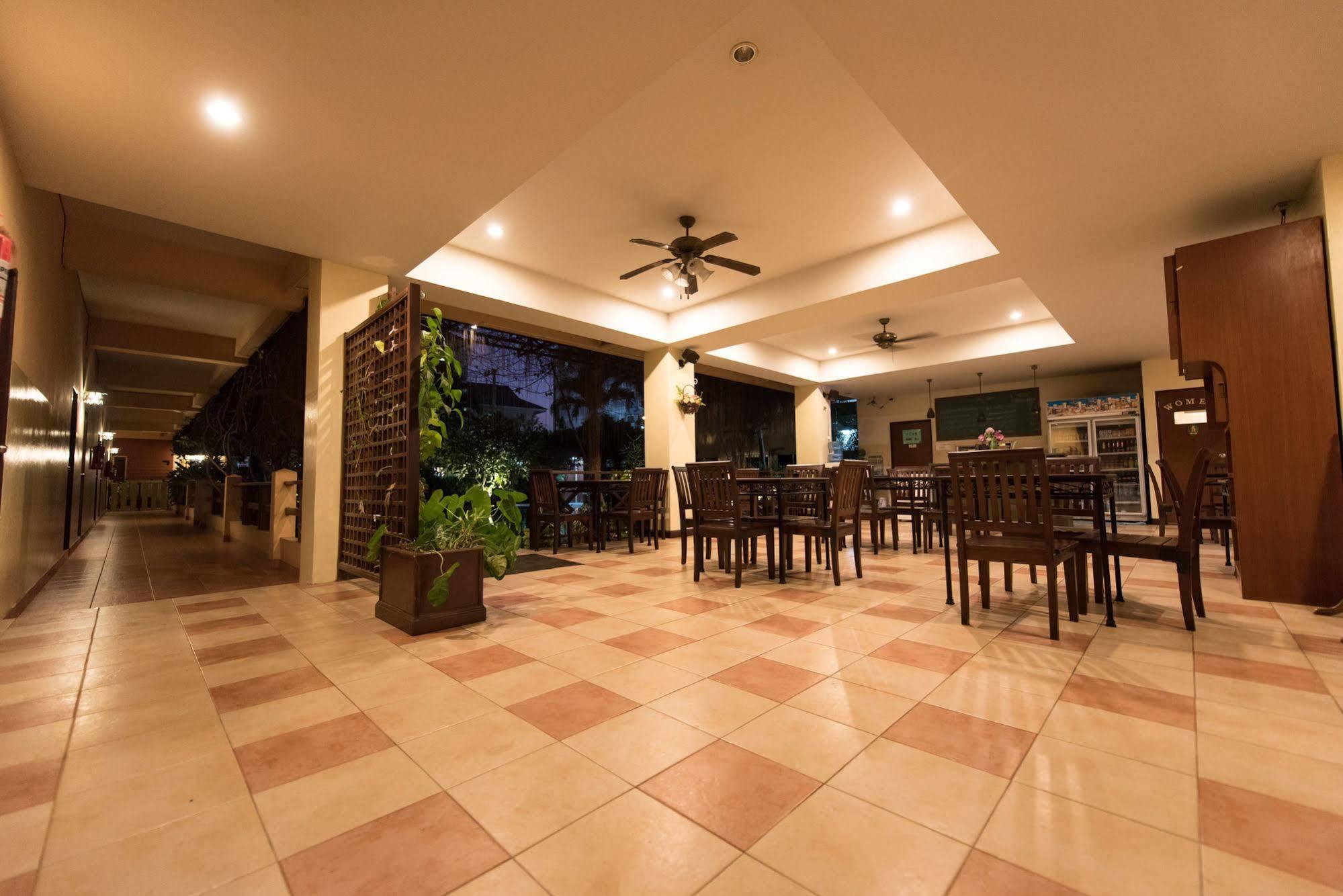 Opey De Place Pattaya Exterior photo